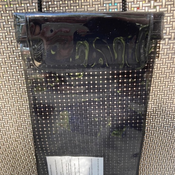 ⚜️Black Waterproof Electronics Crossbody Pouch! - Picture 4 of 6